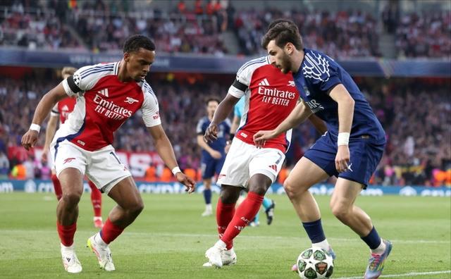 切赫出击不力遭爆射，阿森纳憾负出局